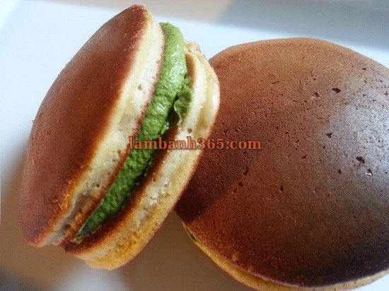 Cách làm bánh Dorayaki nhân trà xanh ngậy béo