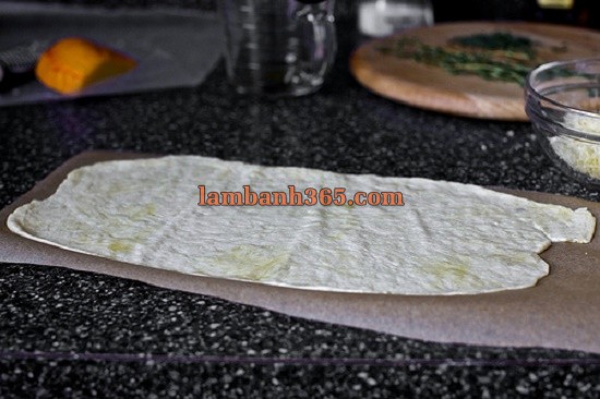 Cách làm bánh flatbread phô mai thơm nức