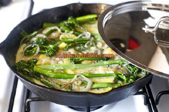 Cách làm bánh Frittata khoai tây bông cải xanh hấp dẫn