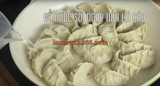 Cách làm bánh há cảo Gyoza Nhật Bản