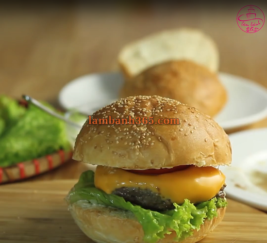 Cách làm bánh hamburger bò