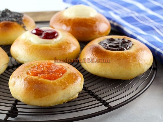 Giòn thơm bánh Kolache mứt