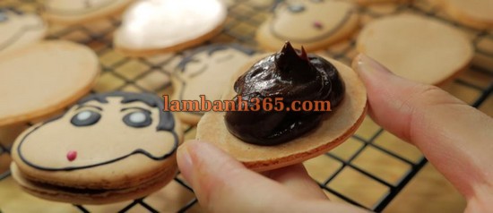 Cách làm bánh Macaron Shin bút chì