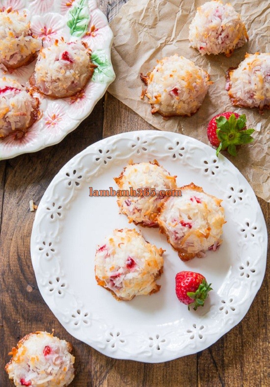 Cách làm bánh Macaroon dâu dừa dễ thương