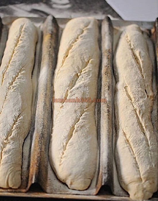 Cách làm bánh mì Baguette cho bữa sáng