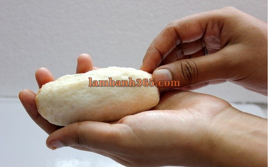 Cách làm bánh mì cay bọc khoai tây chiên giòn