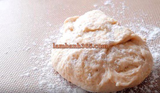 Cách làm bánh mì ngọt hình gà con