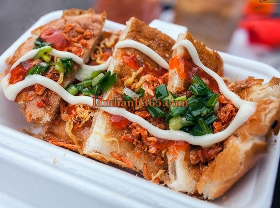 Cách làm bánh mì nướng muối ớt đơn giản nhất