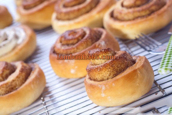 Cách làm bánh mì quế Cinnabon vừa giòn vừa ngon !