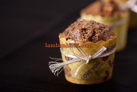 Cách làm bánh muffin bí ngòi trộn hạt óc chó béo ngậy !