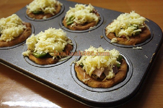 Cách làm pizza cupcake thơm ngon