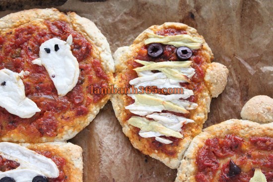 Cách làm bánh pizza hình ma cho lễ Halloween