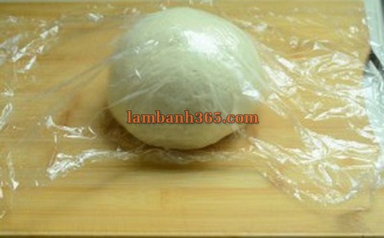 Cách làm bánh pizza xúc xích đơn giản mà cực ngon