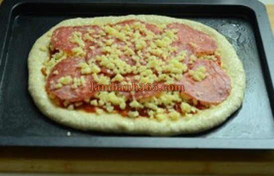 Cách làm bánh pizza xúc xích đơn giản mà cực ngon