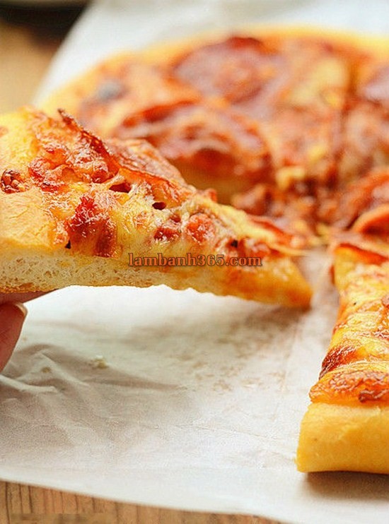 Cách làm bánh pizza xúc xích đơn giản mà cực ngon