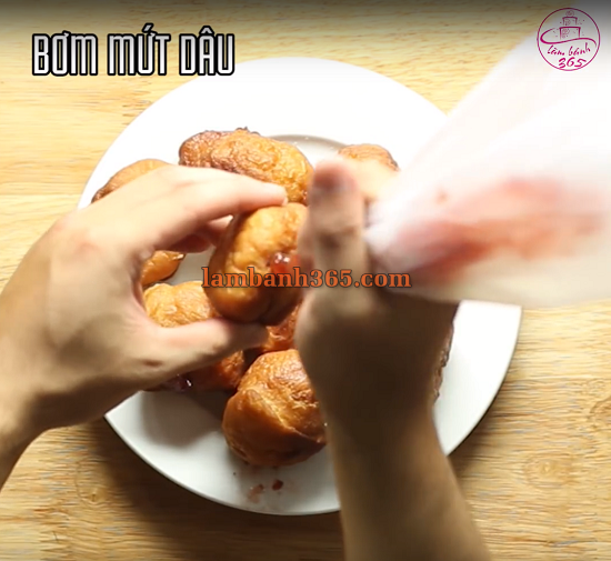 Cách làm bánh rán nhân mứt dâu