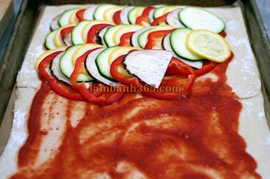 Cách làm bánh tart Ratatouille giống chú chuột đầu bếp tài ba