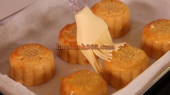 Cách làm bánh Trung thu nhân custard trứng muối