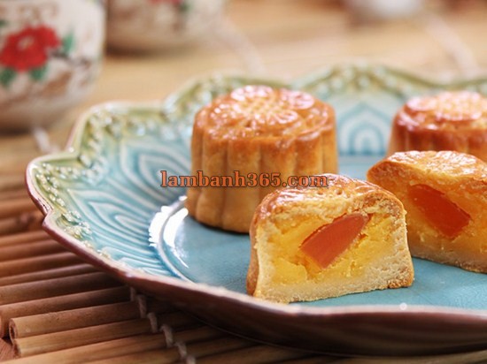 Cách làm bánh Trung thu nhân custard trứng muối