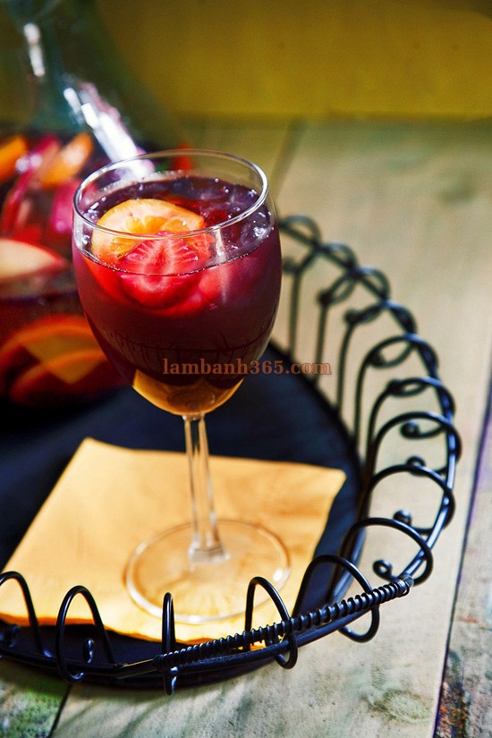 Cách làm Cocktail phong cách Tây Ban Nha mát lạnh