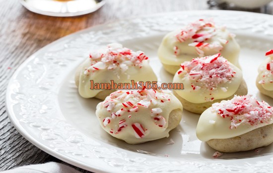 Cách làm cookie quả cầu tuyết ngọt ngào!