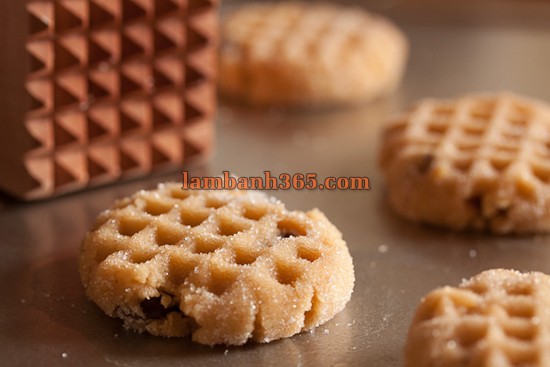 Cách làm cookie socola bơ đậu phộng mềm dẻo cuốn hút!