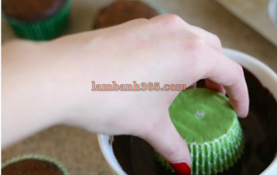 Cách làm Cupcake chocolate kem bạc hà mát lạnh