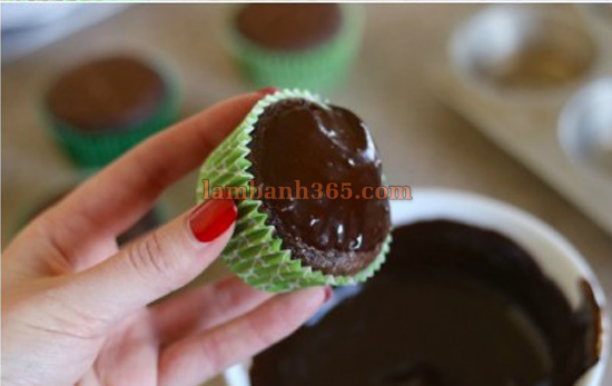 Cách làm Cupcake chocolate kem bạc hà mát lạnh