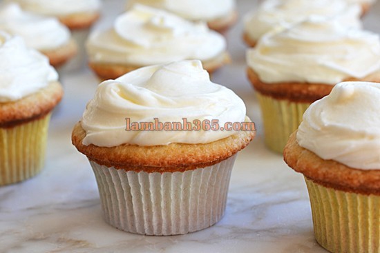 Cách làm cupcake kem chua đơn giản