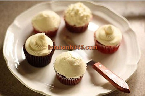 Cách làm cupcake nhân hình trái tim siêu độc đáo !