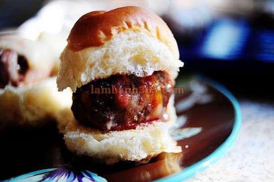 Cách làm hamburger thịt cuộn