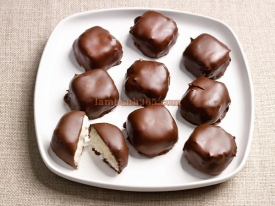 Cách làm kẹo dừa phủ chocolate ngọt ngào