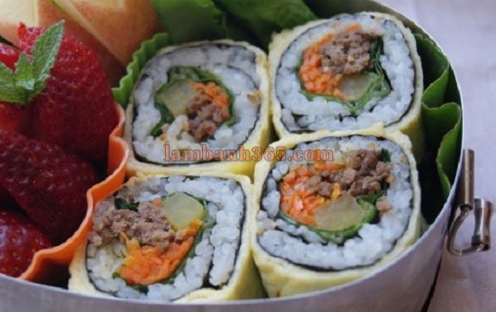 Cách làm kimbap cuộn trứng mềm mịn