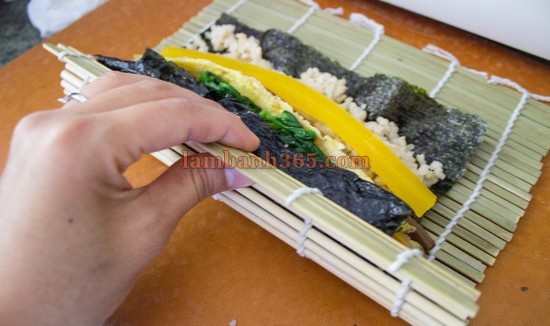 Cách làm kimbap Hàn Quốc ngon tại nhà