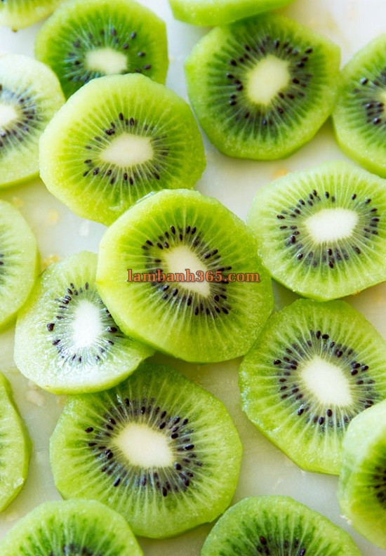 Cách làm Margaritas dâu kiwi nồng nàn