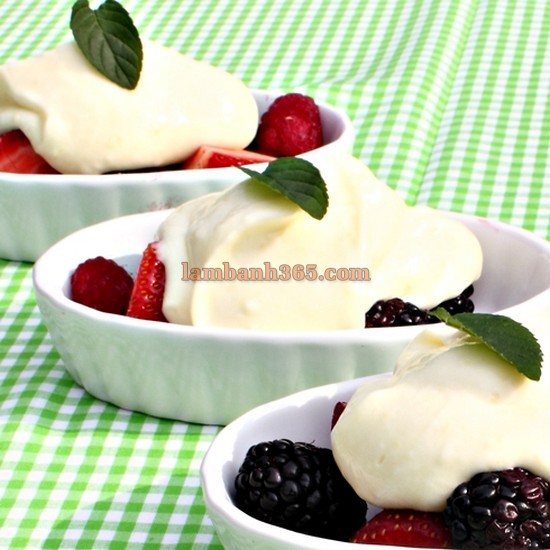 Mousse chanh – berries mát lạnh