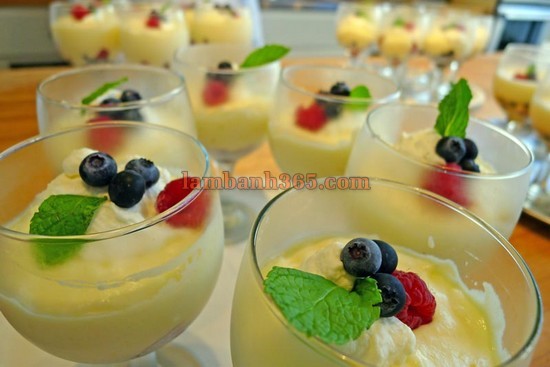 Mousse chanh – berries mát lạnh