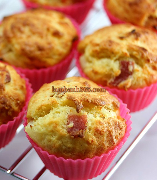 Cách làm muffin thịt hun khói cho dân sành ăn!