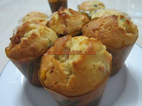 Cách làm muffin thịt hun khói cho dân sành ăn!