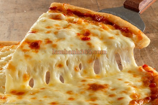 Cách làm pizza phô mai béo ngậy