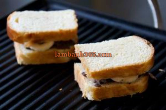 Cách làm sandwich kẹp chocolate cho bữa sáng ngọt ngào