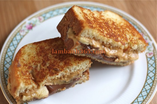 Cách làm sandwich kẹp chocolate cho bữa sáng ngọt ngào