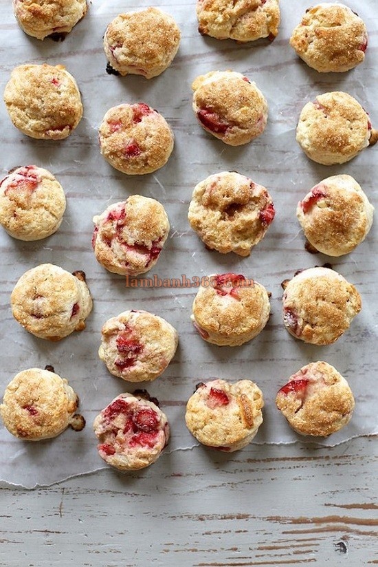 Cách làm bánh scones dâu kem tươi đúng kiểu nước Anh