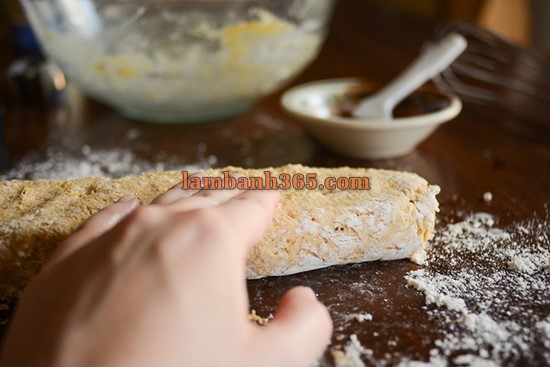 Cách làm Bánh scones cuộn quế bí đỏ thơm ngon