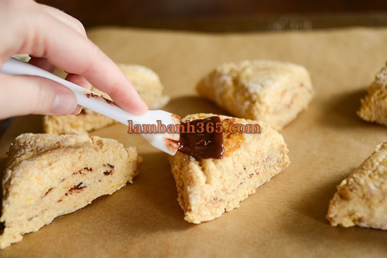 Cách làm Bánh scones cuộn quế bí đỏ thơm ngon