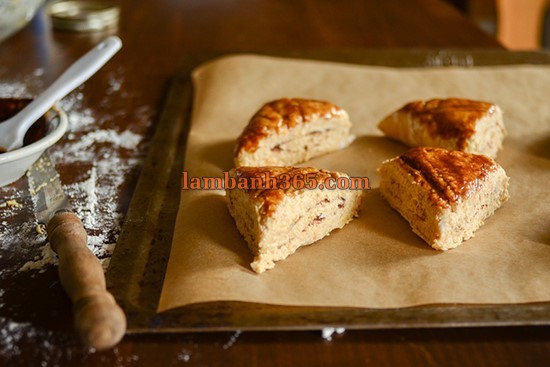 Cách làm Bánh scones cuộn quế bí đỏ thơm ngon