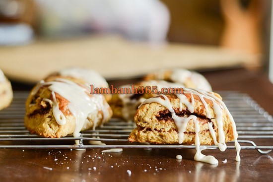 Cách làm Bánh scones cuộn quế bí đỏ thơm ngon