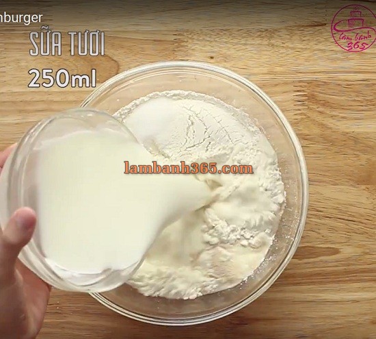 Cách làm vỏ bánh hamburger mềm ngon đúng chuẩn