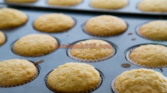 Cách làm bánh cupcake mứt quả cherry xinh xắn