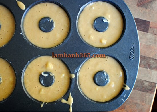 Cách làm bánh donut chuối phủ hạnh nhân